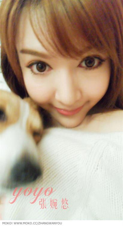 Zhang Wanyou taking a selfie