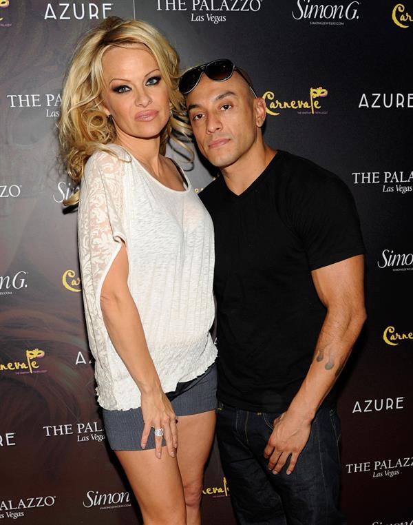 Pamela Anderson - Arrives at Simon G. Jewelry's Summer Soiree and the kickoff of Carnevale Night - June 2, 2012