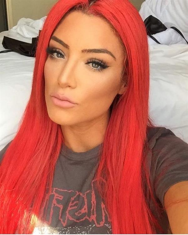 Natalie Eva Marie taking a selfie