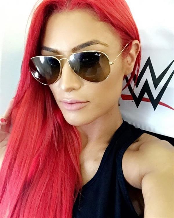 Natalie Eva Marie taking a selfie