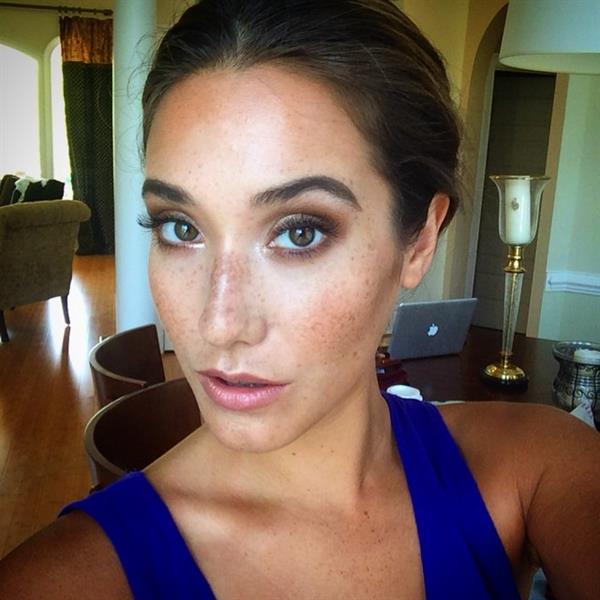 Eva Lovia taking a selfie