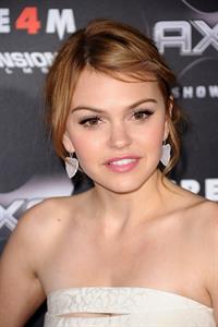 Aimee Teegarden Los Angeles premiere of Scream 4 at Graumans Chinese Ttheatre on April 11, 2011