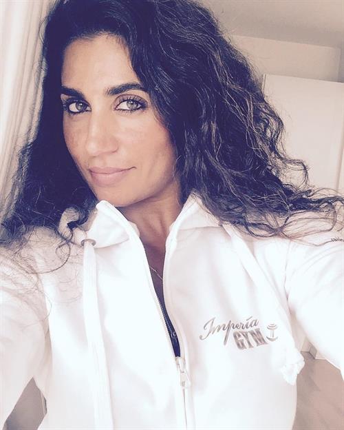 Arti Sharma Lopes taking a selfie