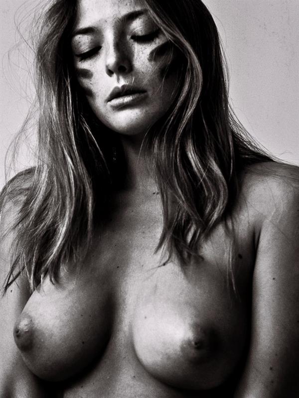Russian model Olga Kobzar nude by Anton Vlasov (2016)