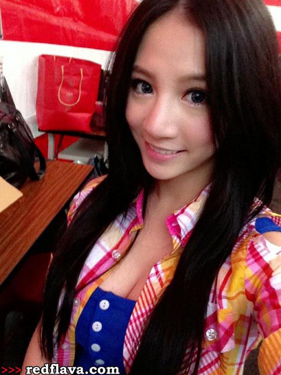 Lin Cai Ti taking a selfie