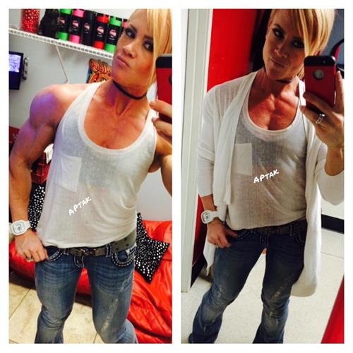 Amanda Michelle Folstad Ptak taking a selfie