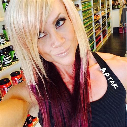 Amanda Michelle Folstad Ptak taking a selfie