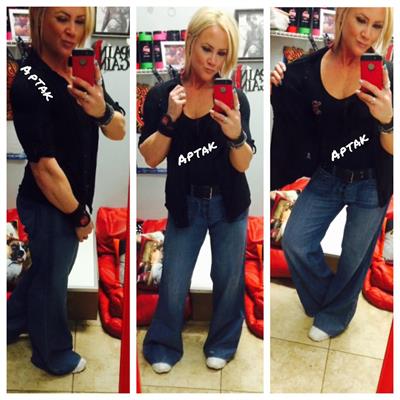 Amanda Michelle Folstad Ptak taking a selfie