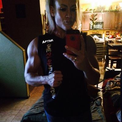 Amanda Michelle Folstad Ptak taking a selfie