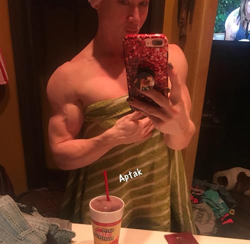 Amanda Michelle Folstad Ptak taking a selfie