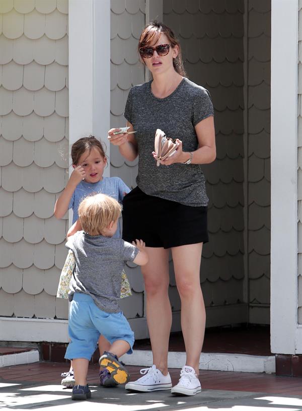 Jennifer Garner out in Santa Monica August 15, 2014