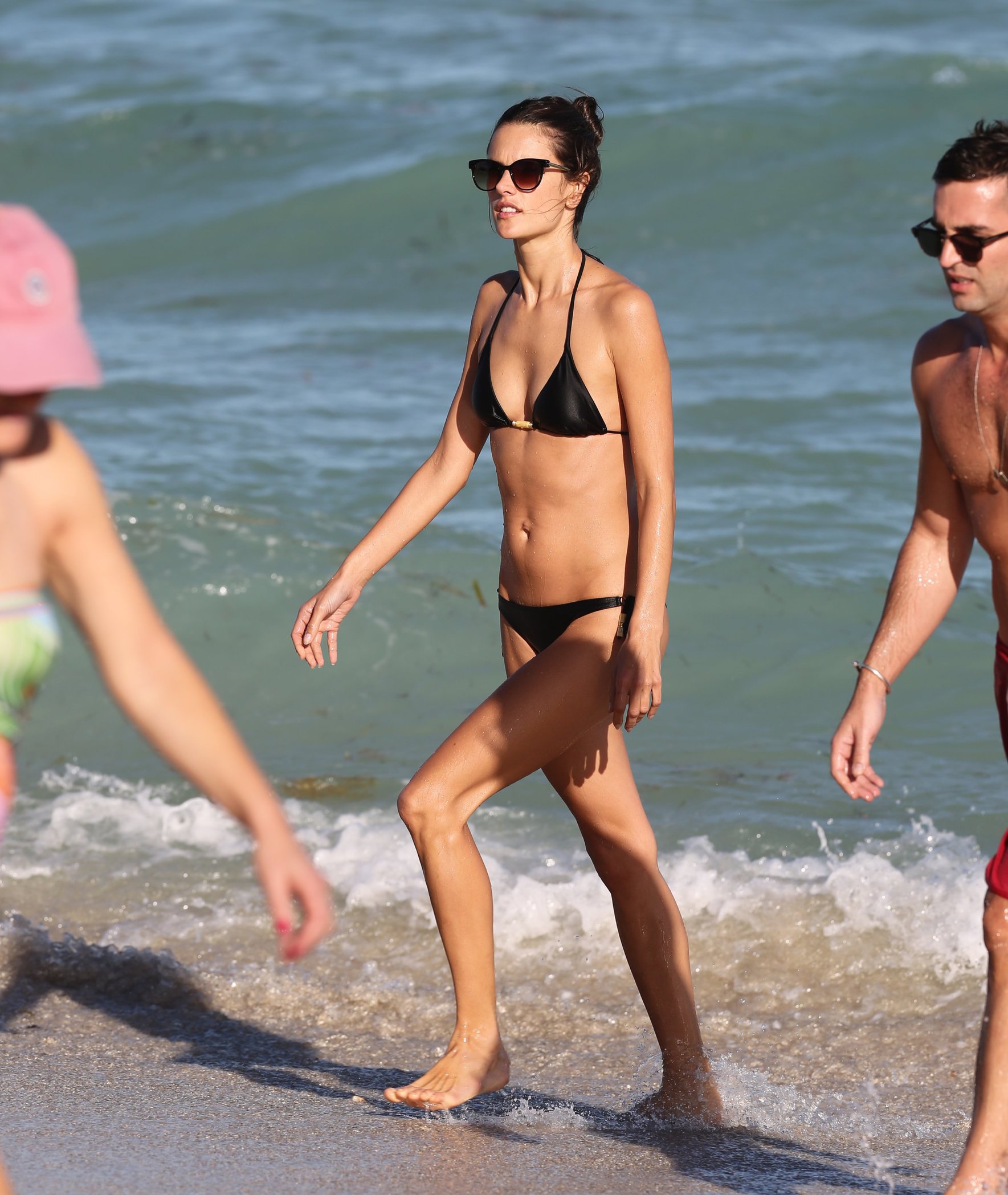 Alessandra Ambrosio Bikini Pictures Alessandra Ambrosio – beach candids in Miami 12/6/13