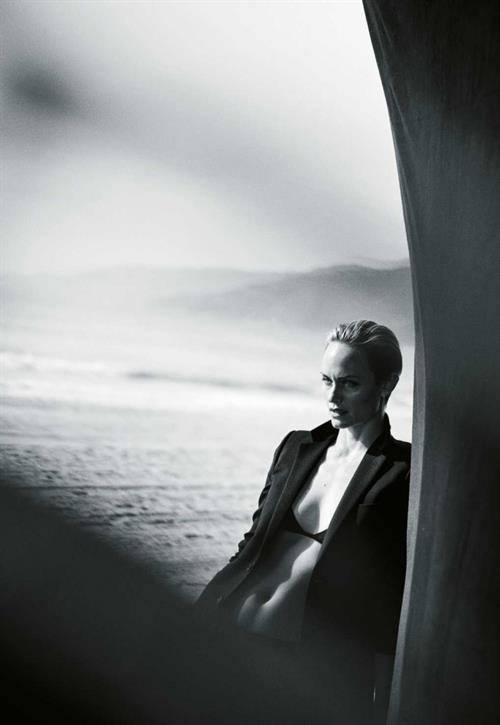 Amber Valletta