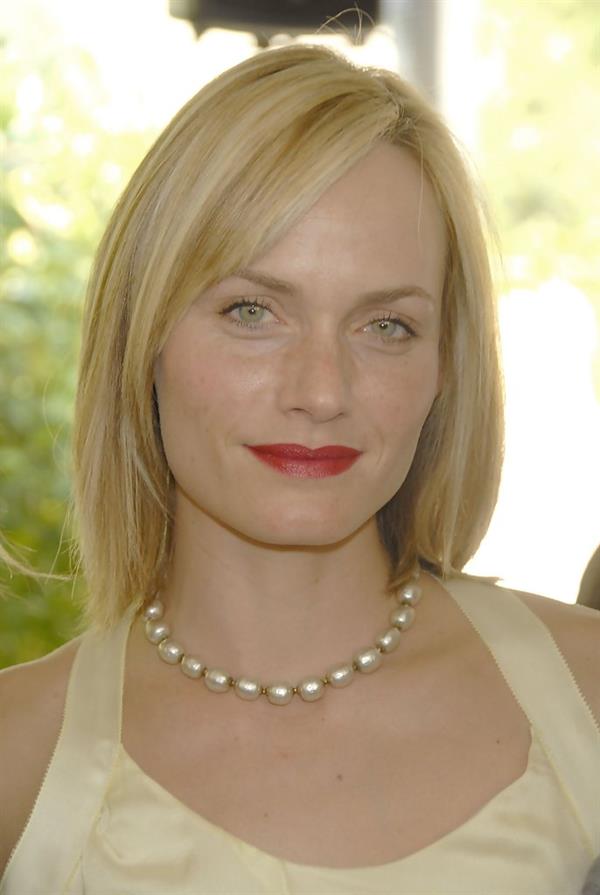 Amber Valletta