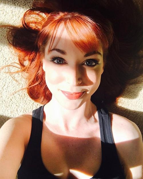 Lisa Foiles taking a selfie