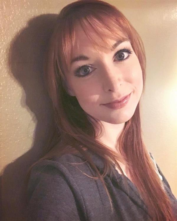 Lisa Foiles taking a selfie