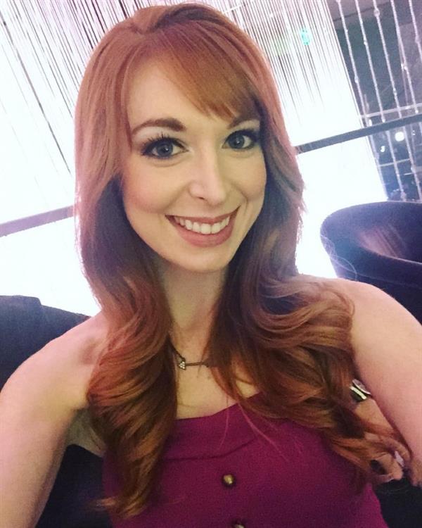 Lisa Foiles taking a selfie