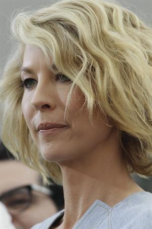 Jenna Elfman - On the set of Extra at The Grove in Los Angeles on February 14, 2013