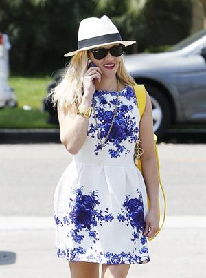 Reese Witherspoon talking and walking after leaving a hair salon in Beverly Hills on August 8, 2014