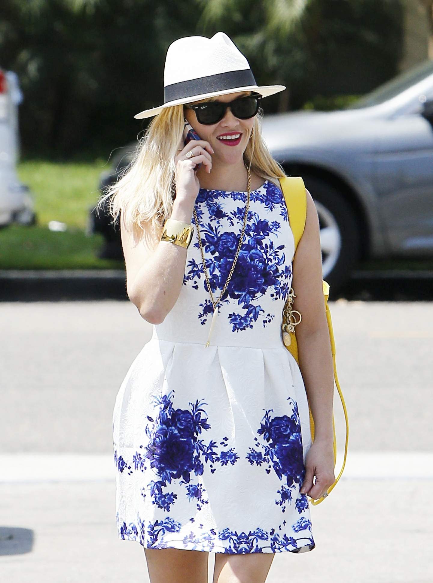 Reese Witherspoon talking and walking after leaving a hair salon in Beverly Hills on August 8, 2014