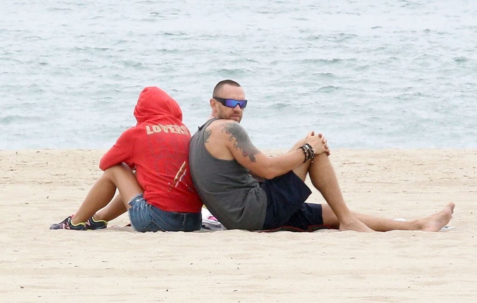 Heidi Klum haning out at the beach in Santa Monica on August 24, 2013
