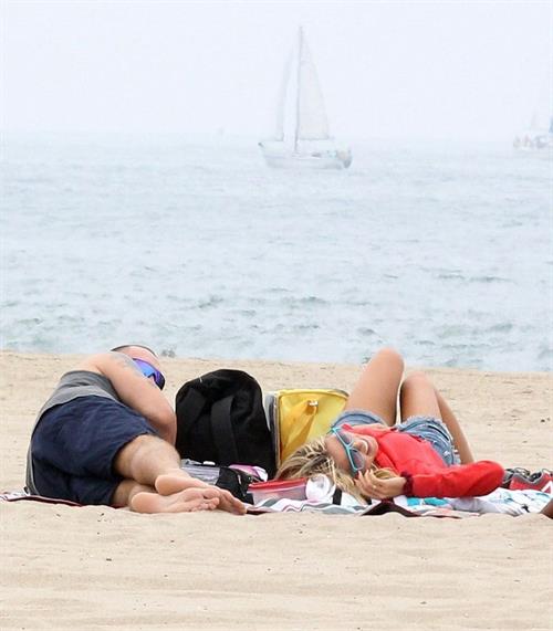 Heidi Klum haning out at the beach in Santa Monica on August 24, 2013
