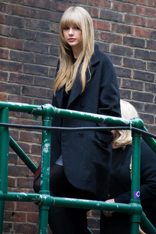 Taylor Swift rehearsal candids for 2013 Victoria’s Secret Fashion Show in New York, November 12, 2013 