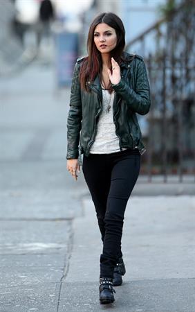 Victoria Justice – “Eye Candy” set in New York 11/13/13  