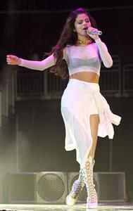 Selena Gomez – Star Dance Tour in Newark 10/20/13  
