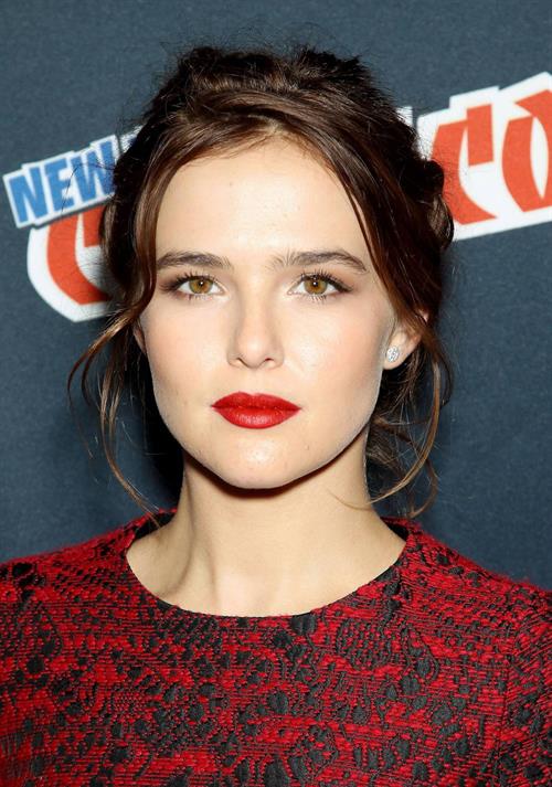 Zoey Deutch – “Vampire Academy” Panel NYCC 10/11/13  