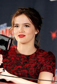 Zoey Deutch – “Vampire Academy” Panel NYCC 10/11/13  