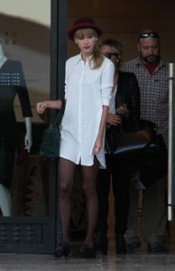 Taylor Swift – Barneys New York in Beverly Hills 9/29/13  