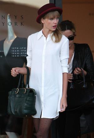 Taylor Swift – Barneys New York in Beverly Hills 9/29/13  