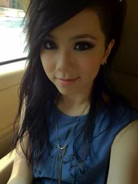 Gloria Tang taking a selfie