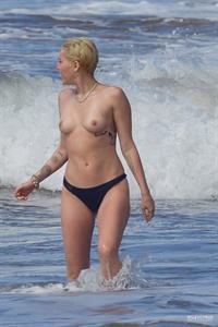 Miley Cyrus Topless In Maui