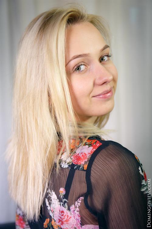 Sexy teen showing her pussy and playing with sex toy