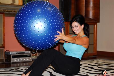Denise Milani Photoset - Stretch