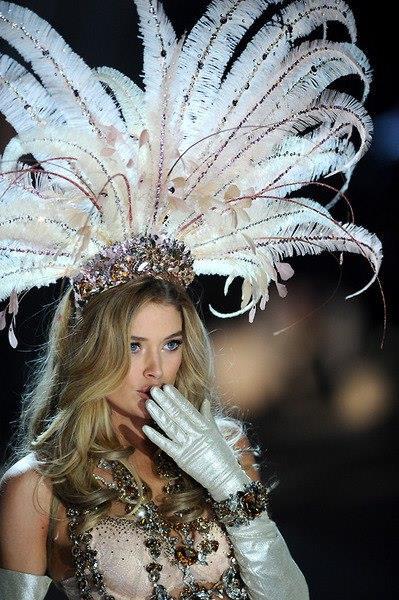 Doutzen Kroes in lingerie