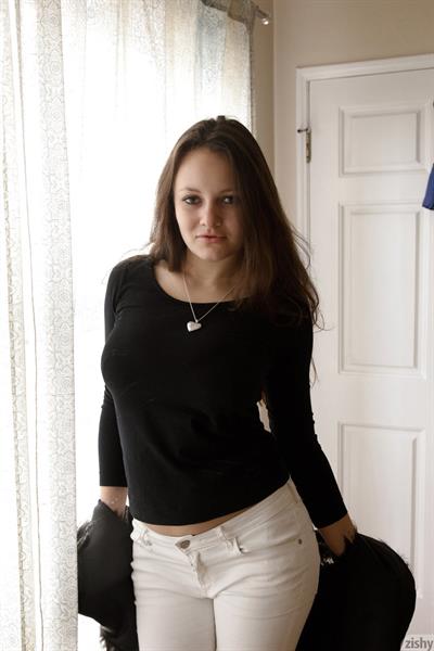 Busty Shelley in Pants