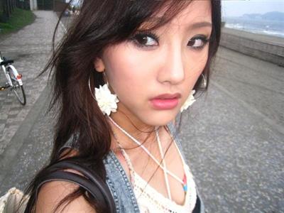 Dada Chan taking a selfie