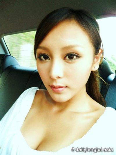 Jeana Ho taking a selfie