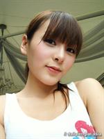 Jeana Ho taking a selfie