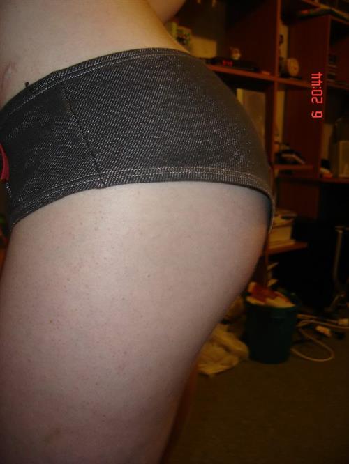 Anonymous Nude Pictures Amateur redhead plays with herself