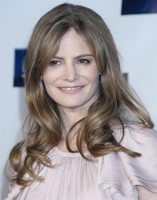 Jennifer Jason Leigh
