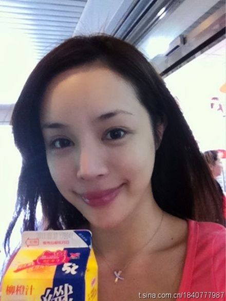 Estrella Lin taking a selfie