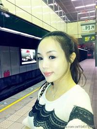 Estrella Lin taking a selfie