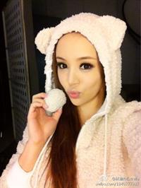 Estrella Lin taking a selfie