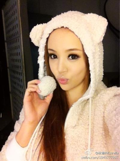 Estrella Lin taking a selfie