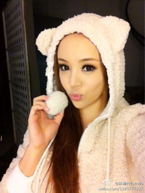 Estrella Lin taking a selfie