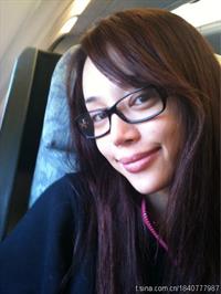 Estrella Lin taking a selfie